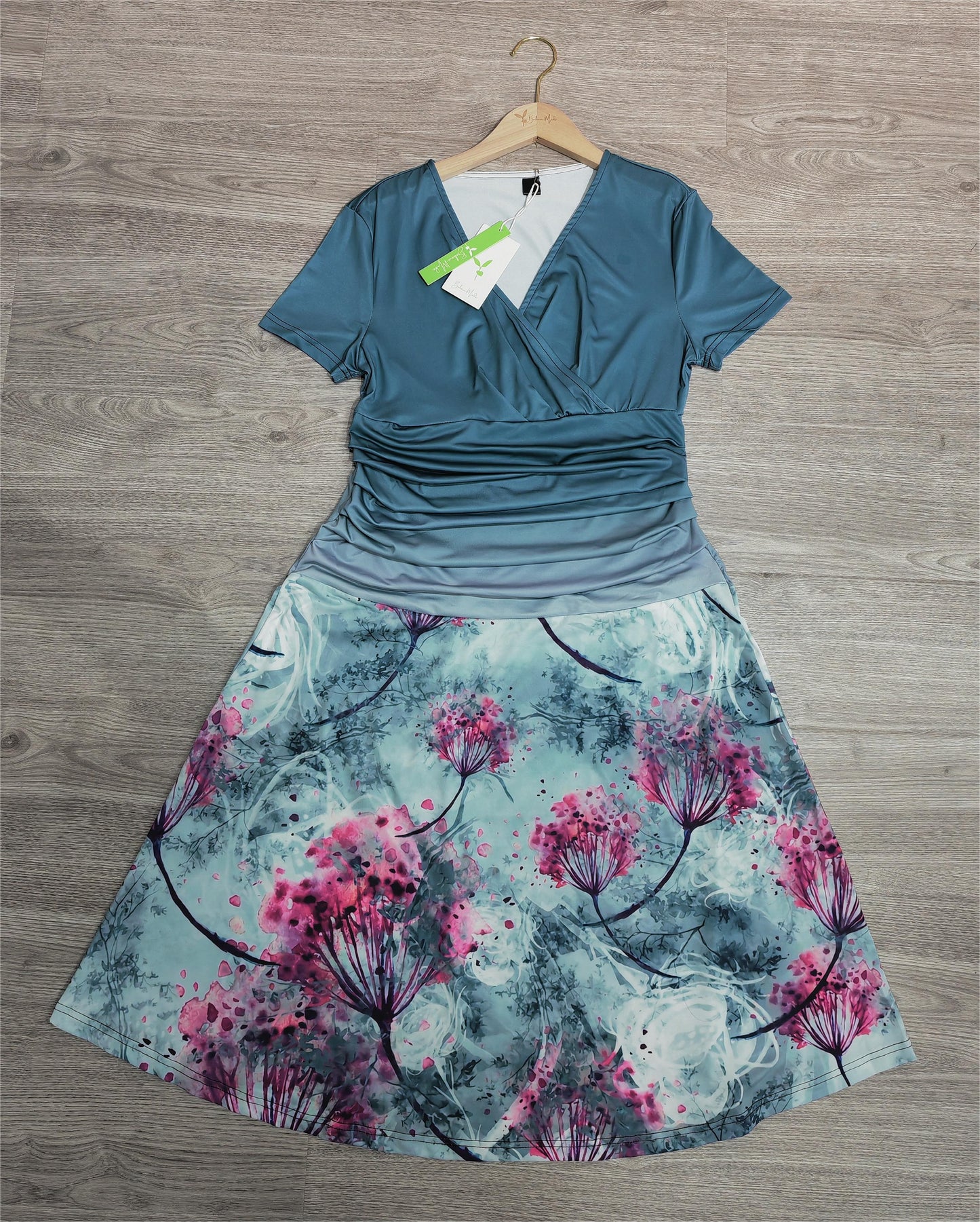 EcoExotica® - Blaues Midikleid mit Blumenmuster im Farbverlauf