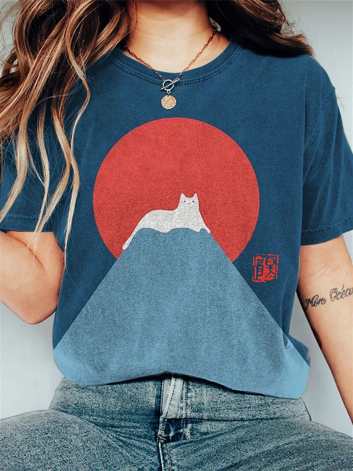 Vintage-T-Shirt mit weißer Katze und Schnee auf dem Berg Fuji Design